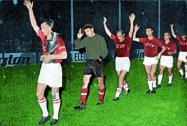 URSS levanta la primera Eurocopa URSS levanta la primera Eurocopa